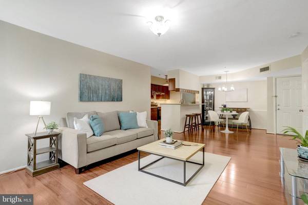 Alexandria, VA 22302,3315 WYNDHAM CIR #2235