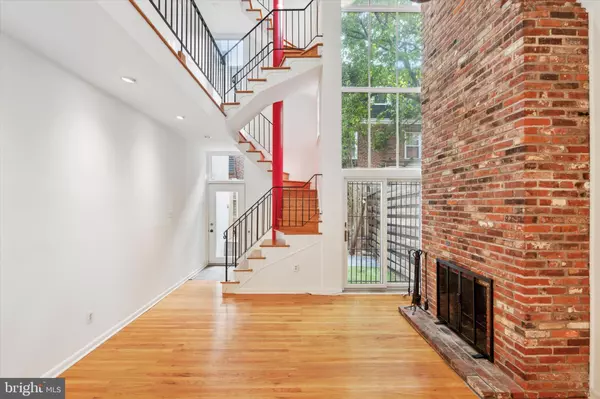 1214 PINE ST, Philadelphia, PA 19107