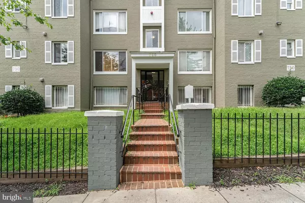 750 BARNABY ST SE #201, Washington, DC 20032