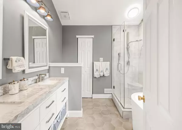 84 LA COSTA DR, Blackwood, NJ 08012