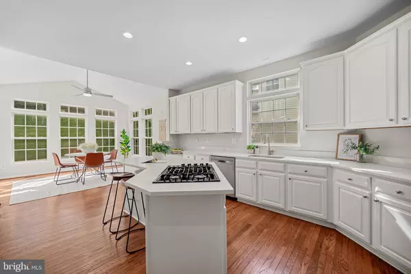 Alexandria, VA 22315,7016 CLIFTON KNOLL CT