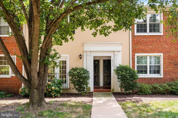 2517-A S WALTER REED DR #A, Arlington, VA 22206