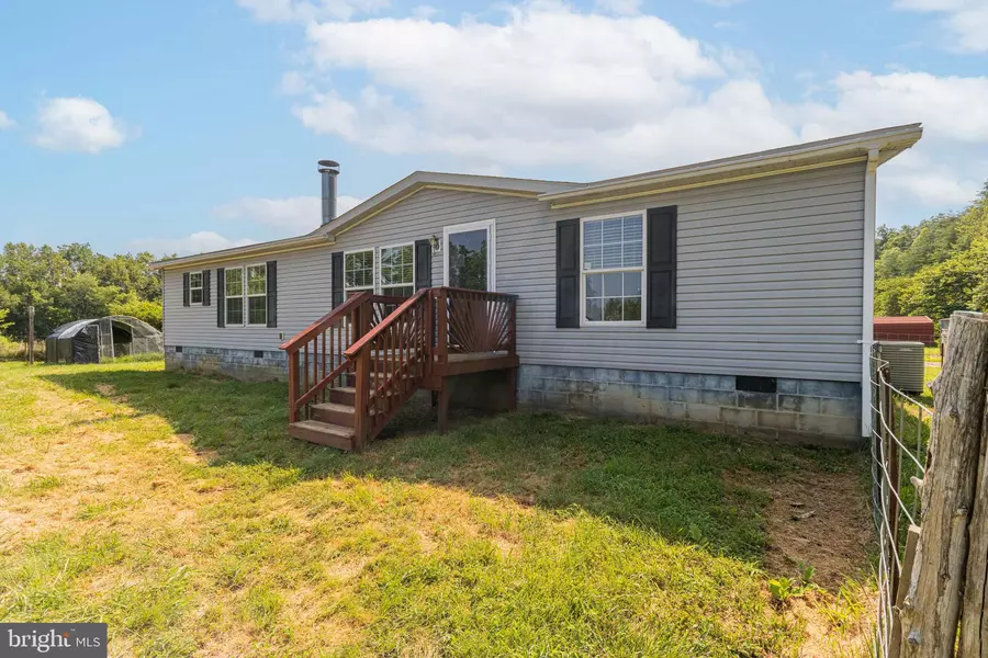 2 PADDOCK LN, Fredericksburg, VA 22406