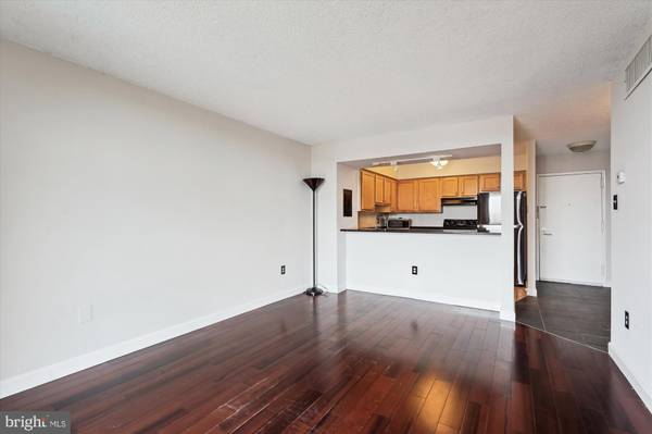 Arlington, VA 22204,4500 S FOUR MILE RUN DR S #1208