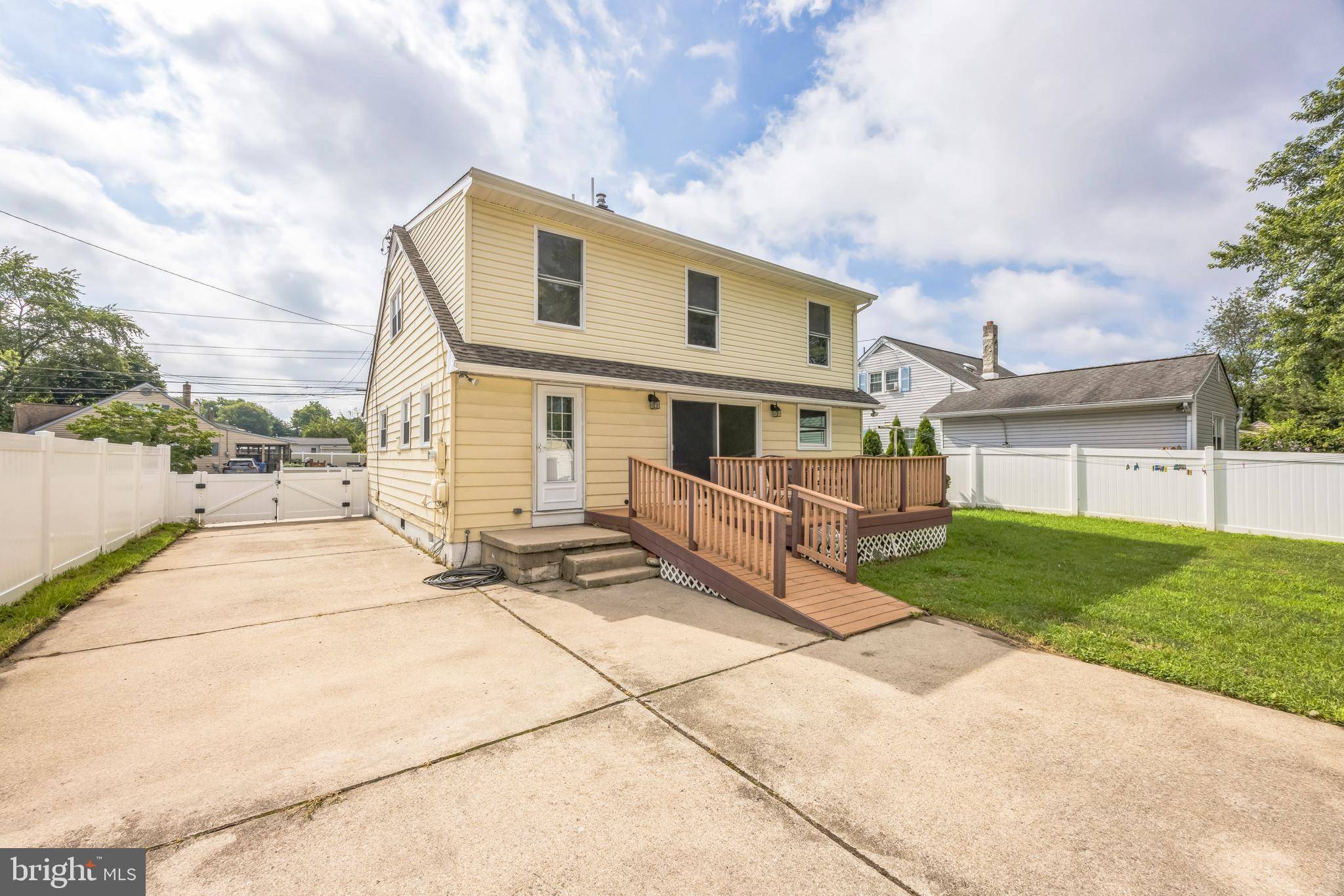 West Deptford, NJ 08096,1173 LAWNTON AVE