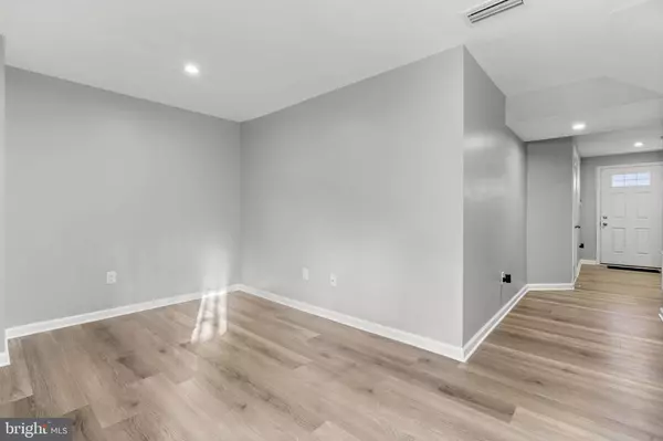 Beverly, NJ 08010,25-L WENDOWSKI ST