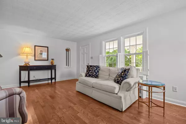 Ewing, NJ 08628,182 W UPPER FERRY RD