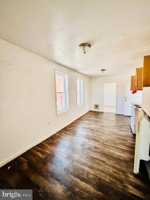 Philadelphia, PA 19140,240-42 W GLENWOOD AVE #3RD FL