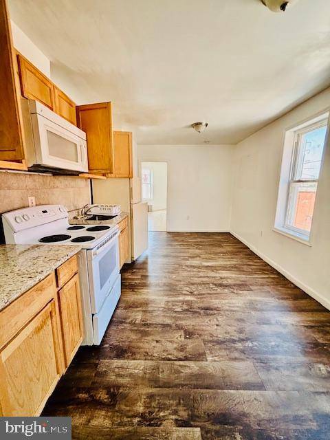 240-42 W GLENWOOD AVE #3RD FL, Philadelphia, PA 19140