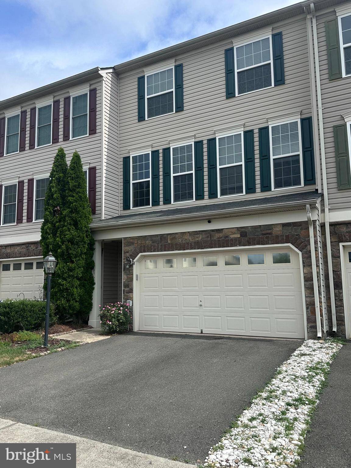 Aldie, VA 20105,41872 DIABASE SQ