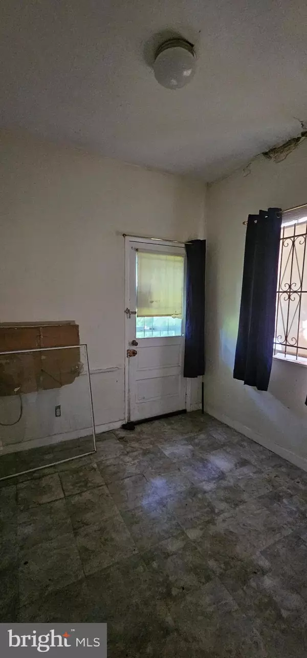 Philadelphia, PA 19140,2124 W ERIE AVE