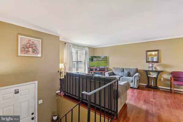 Woodbridge, VA 22193,5832 RIVERSIDE DR