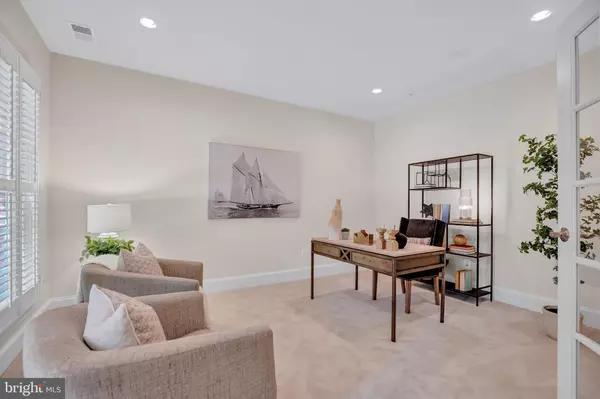 Alexandria, VA 22314,715 CARPENTER RD