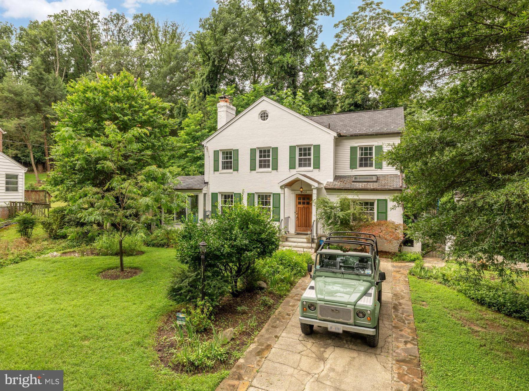 2839 HILLCREST DR SE, Washington, DC 20020