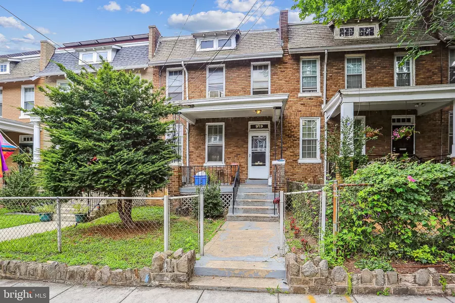 919 FARRAGUT ST NW, Washington, DC 20011