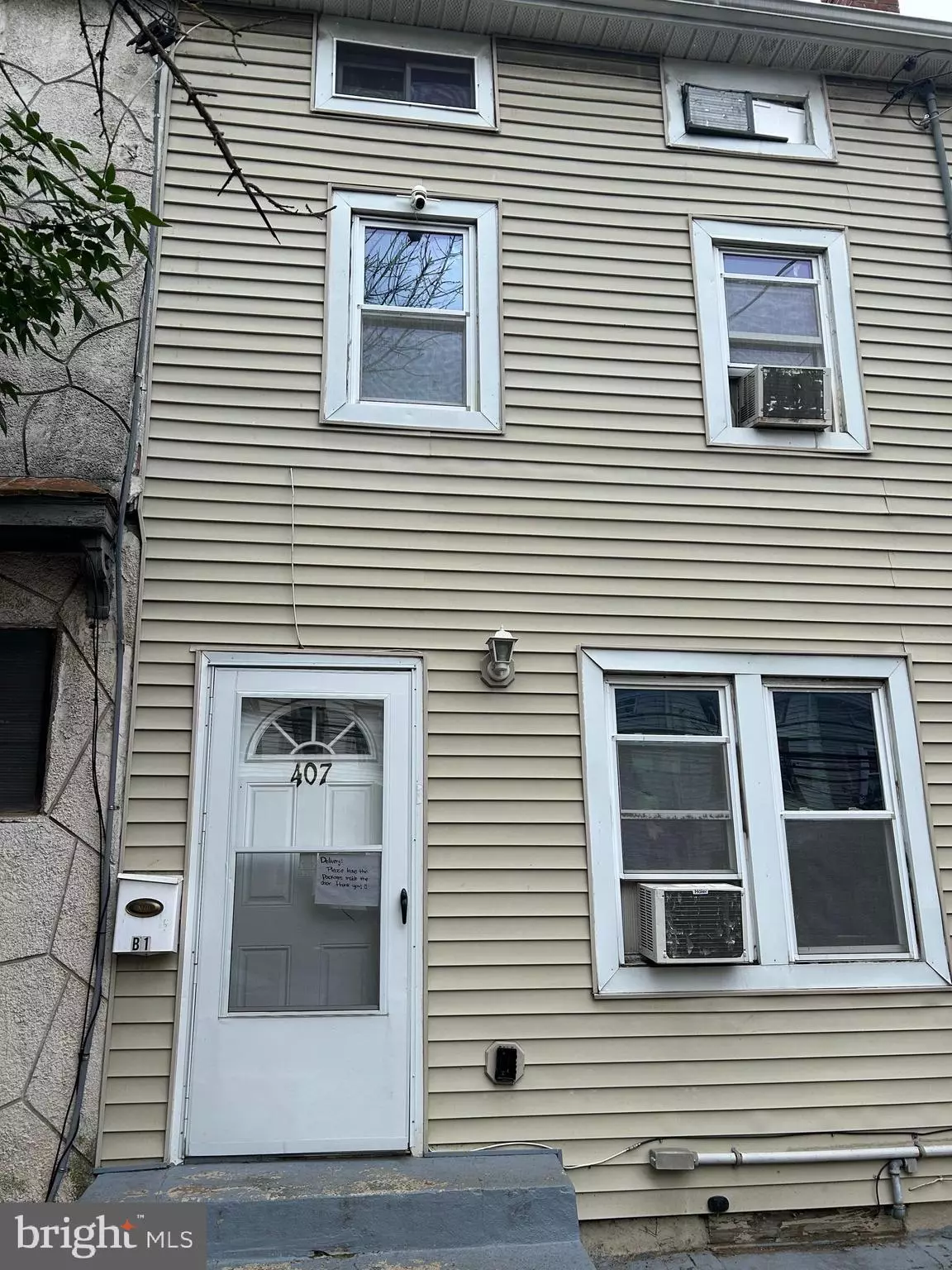 Trenton, NJ 08611,407 CENTRE ST