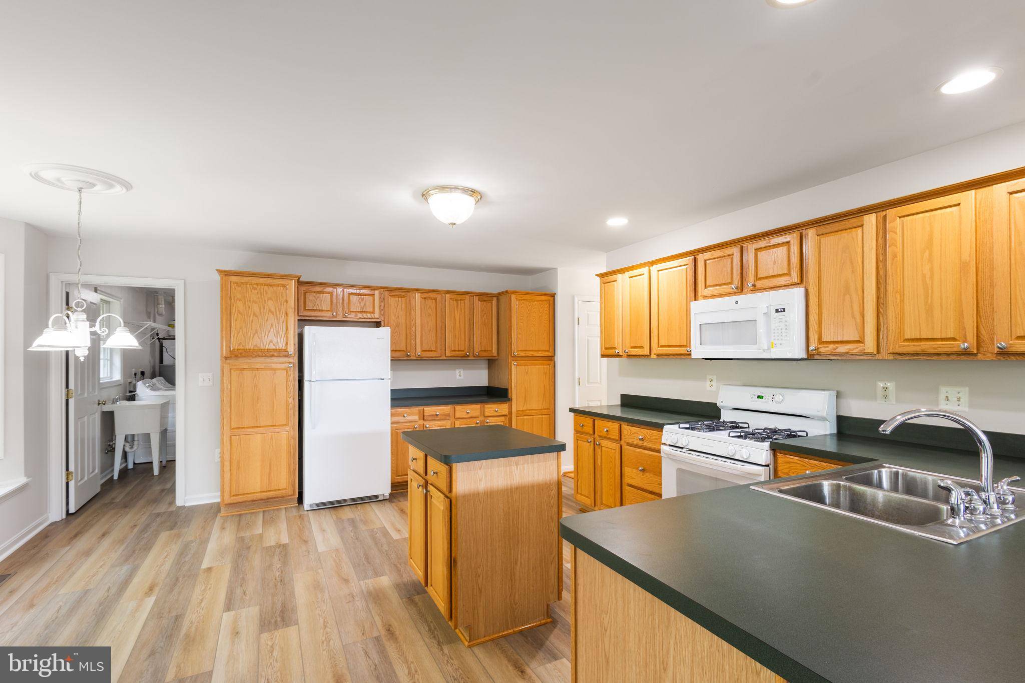 Waldorf, MD 20603,2852 PORTOBELLO CT