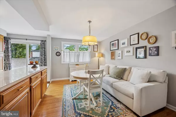 Phoenixville, PA 19460,887 OXFORD AVE
