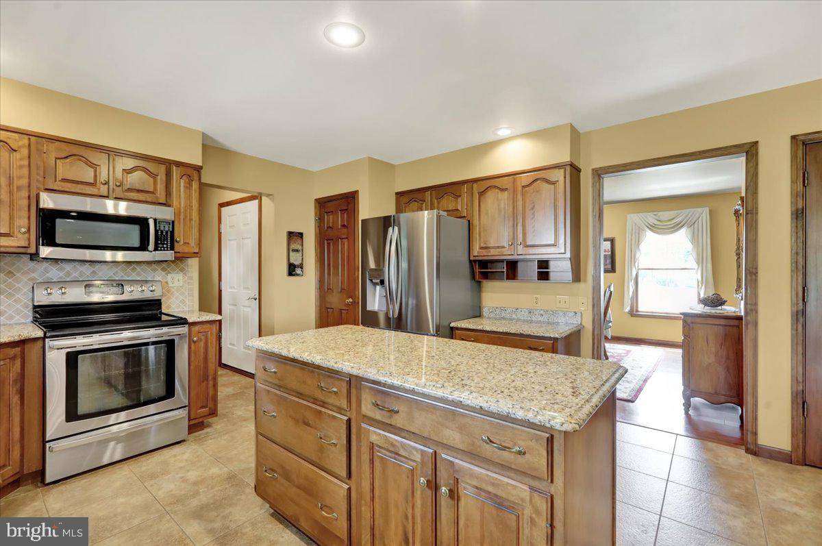 Reading, PA 19610,2105 BRESSLER DR