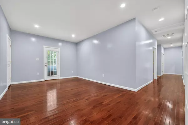 Manassas, VA 20110,8513 THOMAS DR