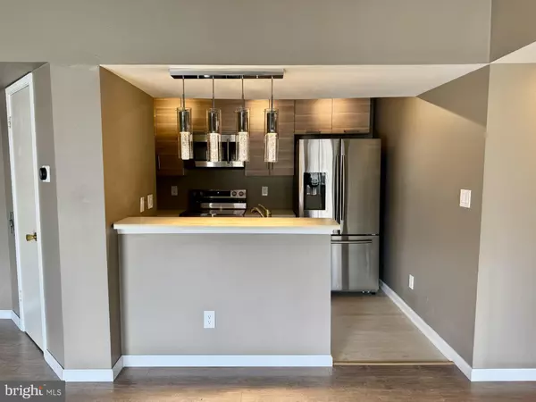 Fairfax, VA 22033,12163 PENDERVIEW TER #1034