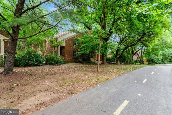 Arlington, VA 22206,2540 S WALTER REED DR #4