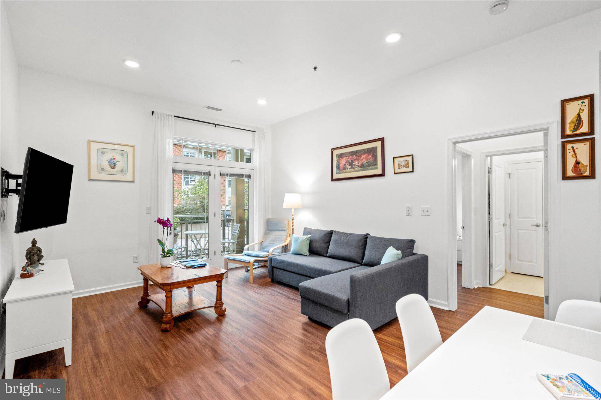 309 HOLLAND LN #104, Alexandria, VA 22314