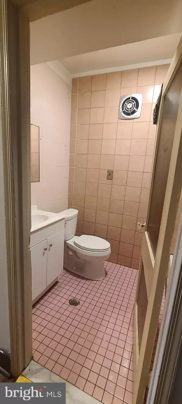 Philadelphia, PA 19141,4835 N BROAD ST #FL 2