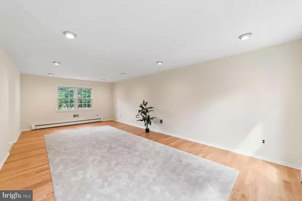 Lawrence Township, NJ 08648,90 DENOW RD