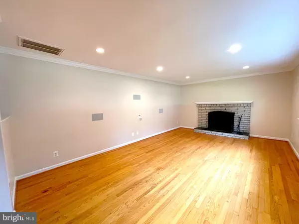 White Plains, MD 20695,10225 DOGWOOD DR