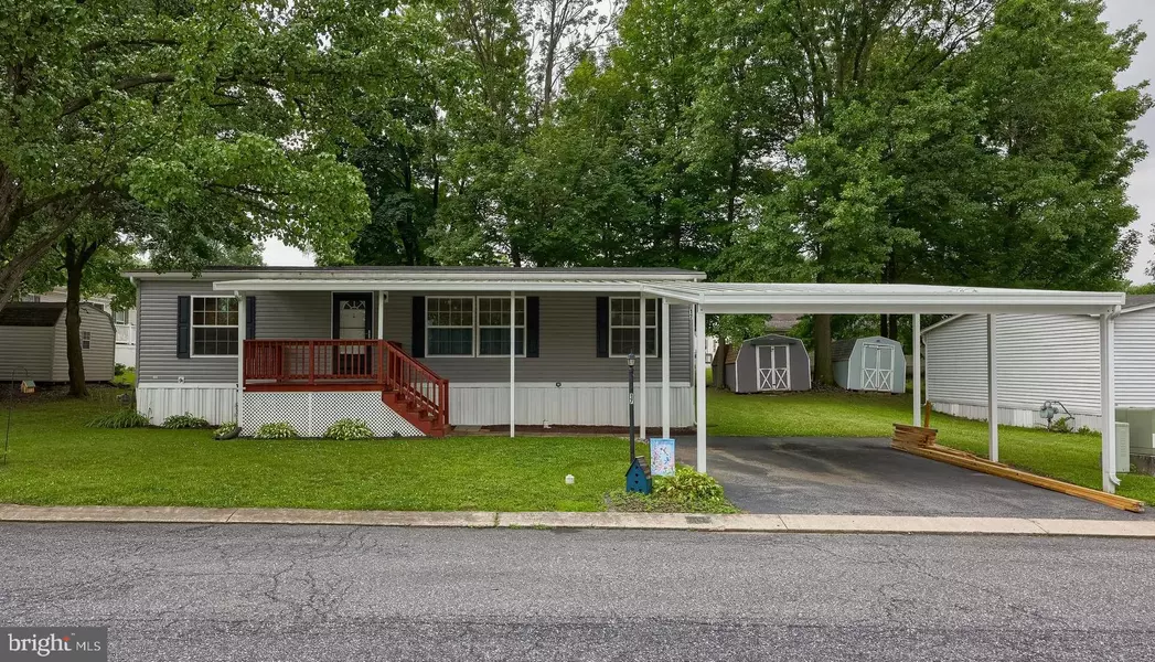 17 SPRUCE LN, Manchester, PA 17345