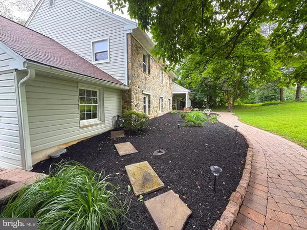 Glen Mills, PA 19342,76 DOGWOOD LN