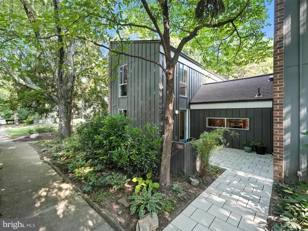 11515 LINKS DR, Reston, VA 20190