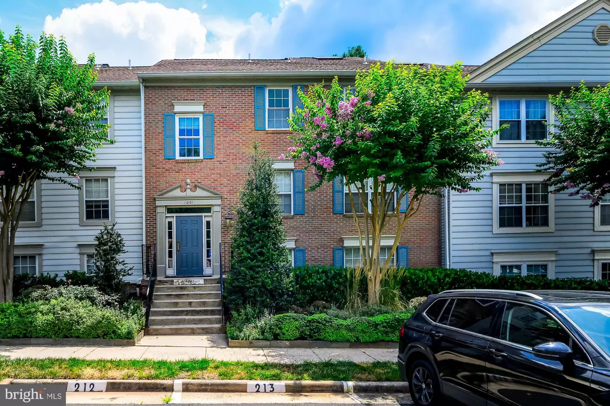 Fairfax, VA 22033,12101 GREENWOOD CT #302