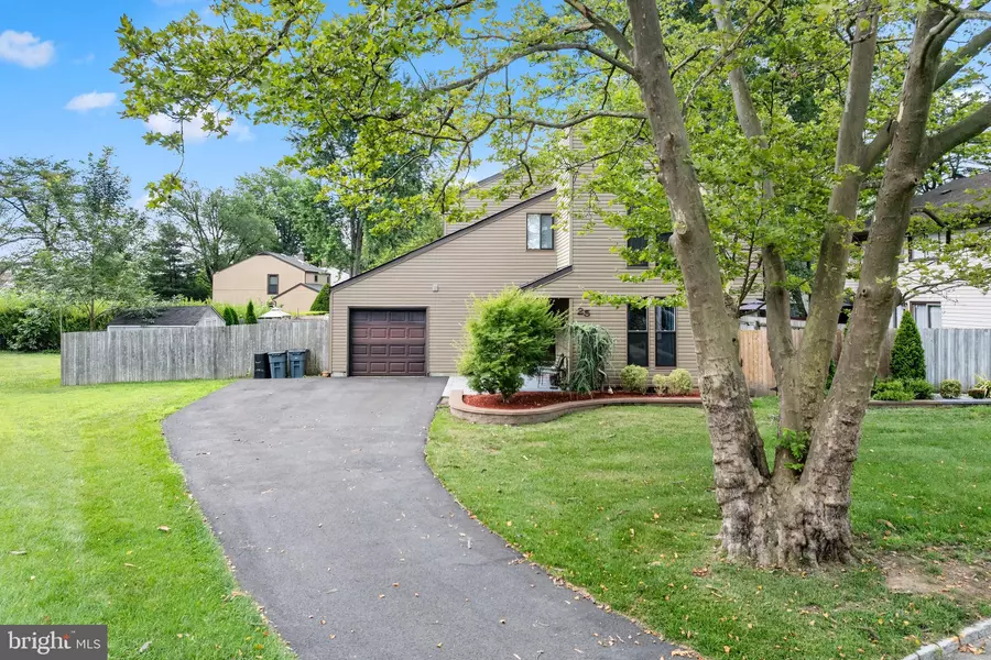 25 PENNINGTON RD, Hightstown, NJ 08520