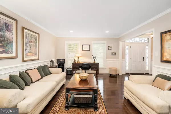 Owings Mills, MD 21117,7 5 OAKS CT