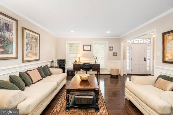 Owings Mills, MD 21117,7 5 OAKS CT