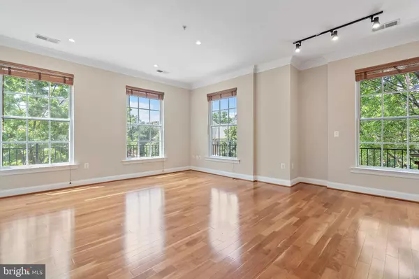 Alexandria, VA 22314,1023 N ROYAL ST #217