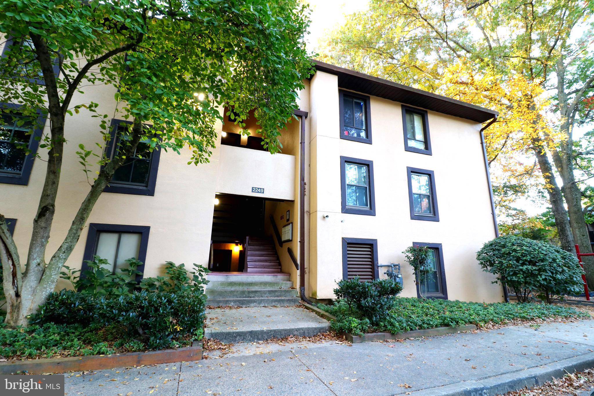 Reston, VA 20191,2249 CASTLE ROCK SQ #11C