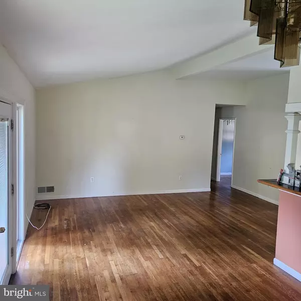 Springfield, VA 22152,7717 GLENISTER DR