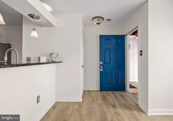 Arlington, VA 22207,5566 LANGSTON BLVD #C-62