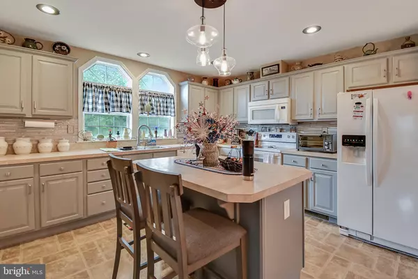 173 RANDOM RD, Douglassville, PA 19518