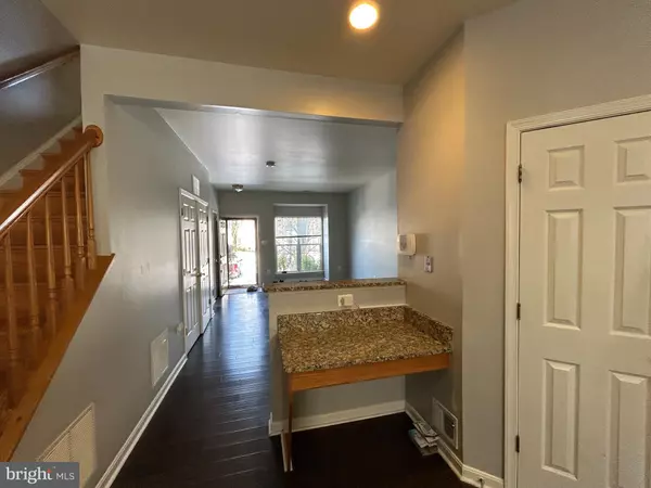 Herndon, VA 20171,2423 DEW MEADOW CT