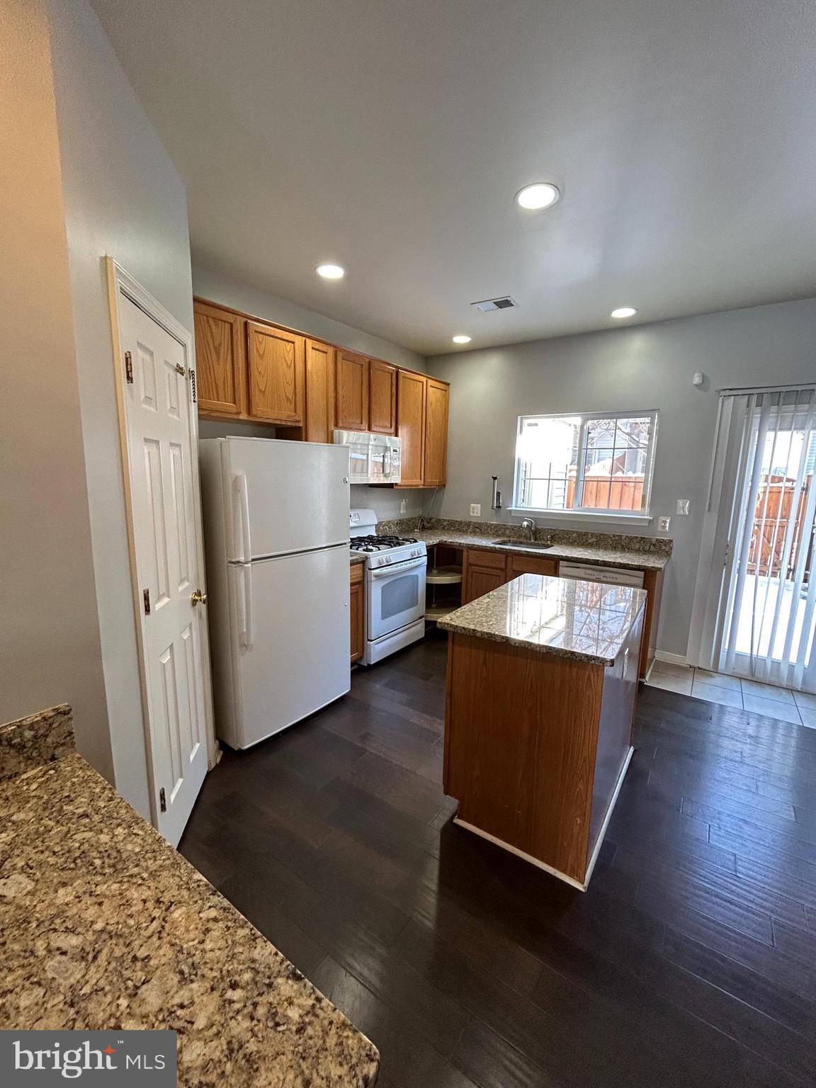 Herndon, VA 20171,2423 DEW MEADOW CT