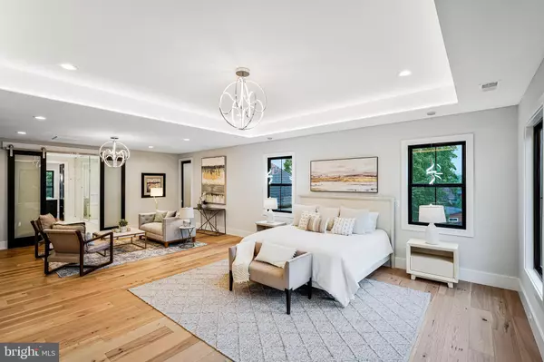 Oakton, VA 22124,11410 WAPLES MILL RD