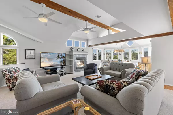 Barnegat Light, NJ 08006,10 E 18TH