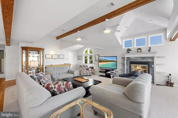 Barnegat Light, NJ 08006,10 E 18TH