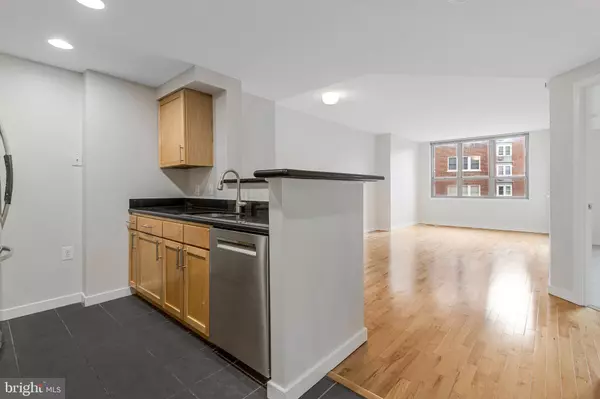 Washington, DC 20008,3883 CONNECTICUT AVE NW #303