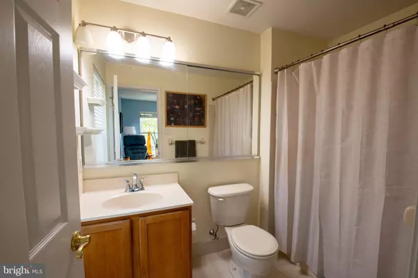 Doylestown, PA 18901,202 LANTERN DR #102