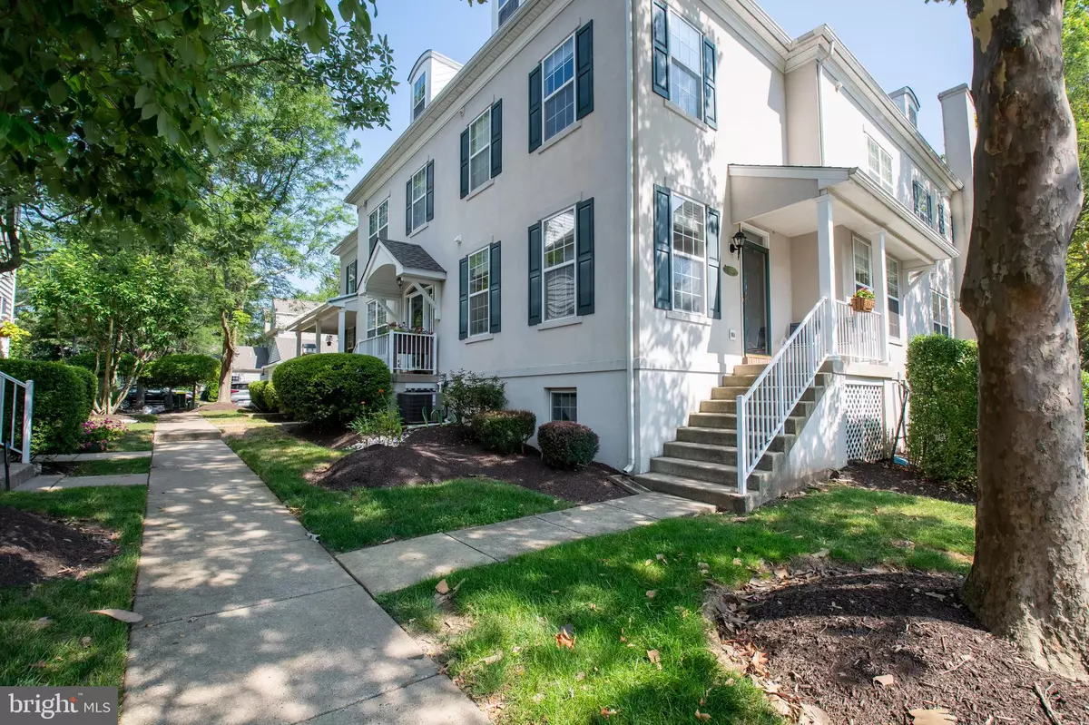 Doylestown, PA 18901,202 LANTERN DR #102